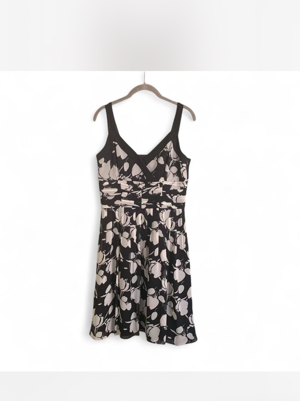 Prom New Ruched  Flowy Formal Ann Taylor Black and Cream Floral V-Neck Dress 4